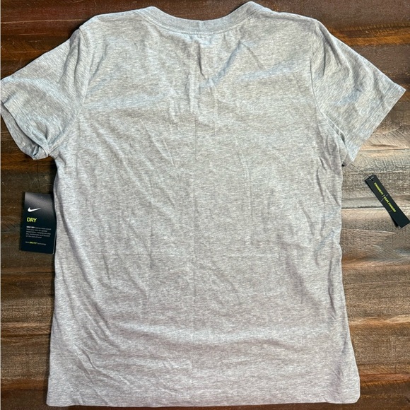 Nike Dri-Fit Women’s V-Neck Tee Shirt Gray Size M Super Soft NWT - Picture 8 of 9